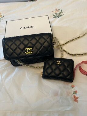 New Quilted shoulder Bag in Black with Gold chain & wallet brand new